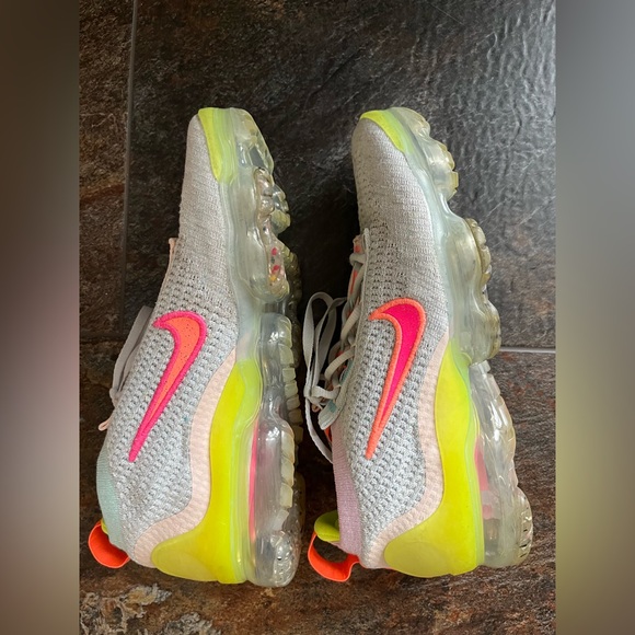 Women’s Nike Air VaporMax 2021 fly knit ‘neon. DH4089-022. Size 9 - Picture 9 of 10